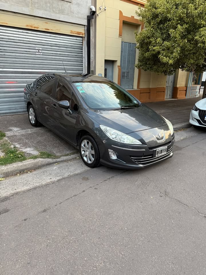  2013 Peugeot 408 allure nav