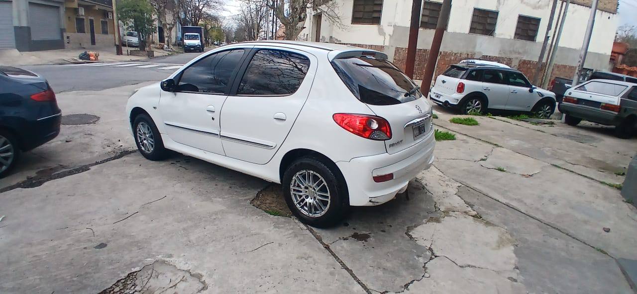 207 modelo 2013 - 100 mil km de fabrica.