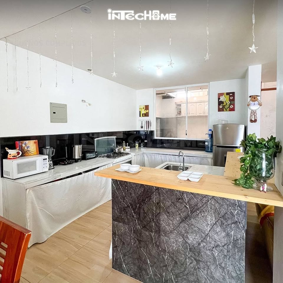 De Venta Casa Independiente Esquinera en el parque Céntrica en Ibarra! - Imagen 2