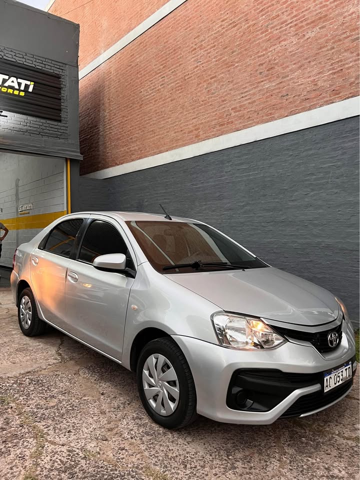 Toyota etios xs 1.5 modelo 2018 con 108.000 kilómetros