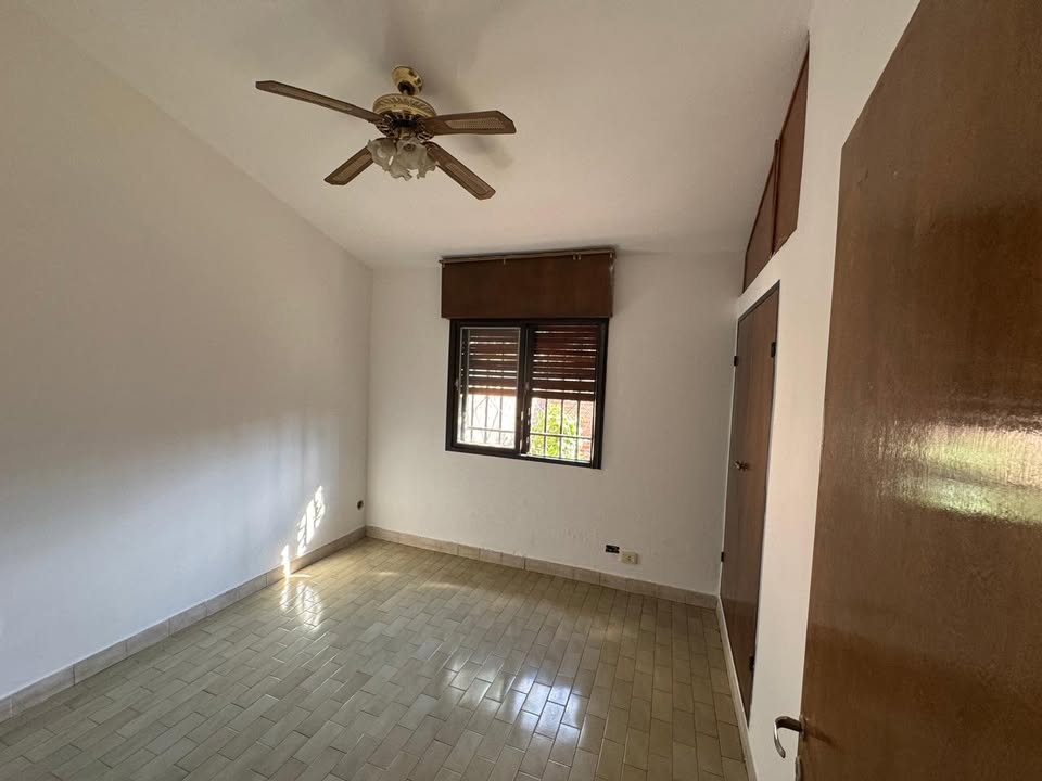 VENTA: Casa de dos plantas en Barrio Santa Rita