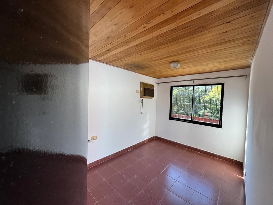 VENTA: Casa de dos plantas en Barrio Santa Rita - Imagen 2