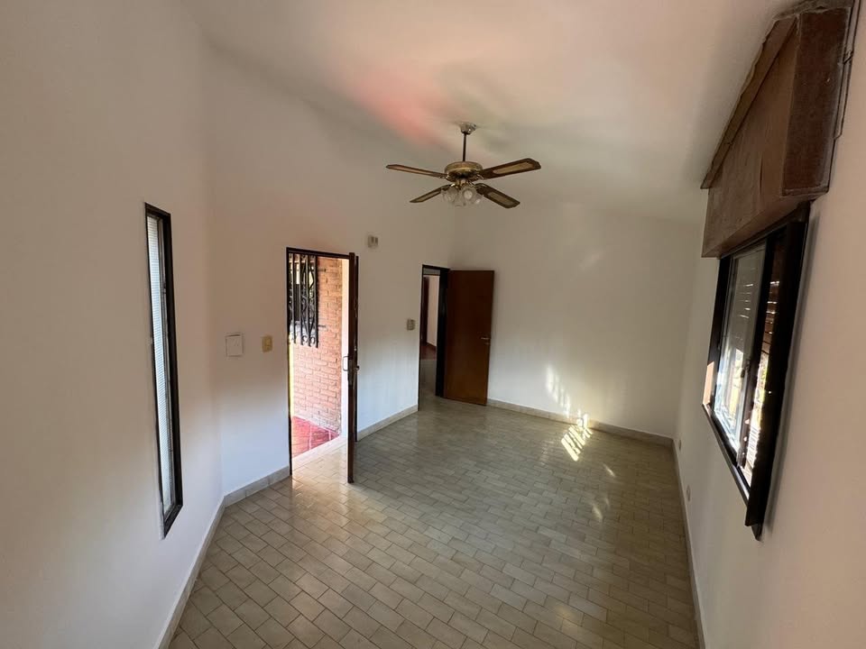 VENTA: Casa de dos plantas en Barrio Santa Rita - Imagen 4